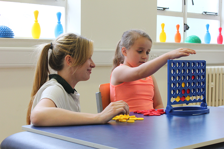 Playing connect four - Social skills